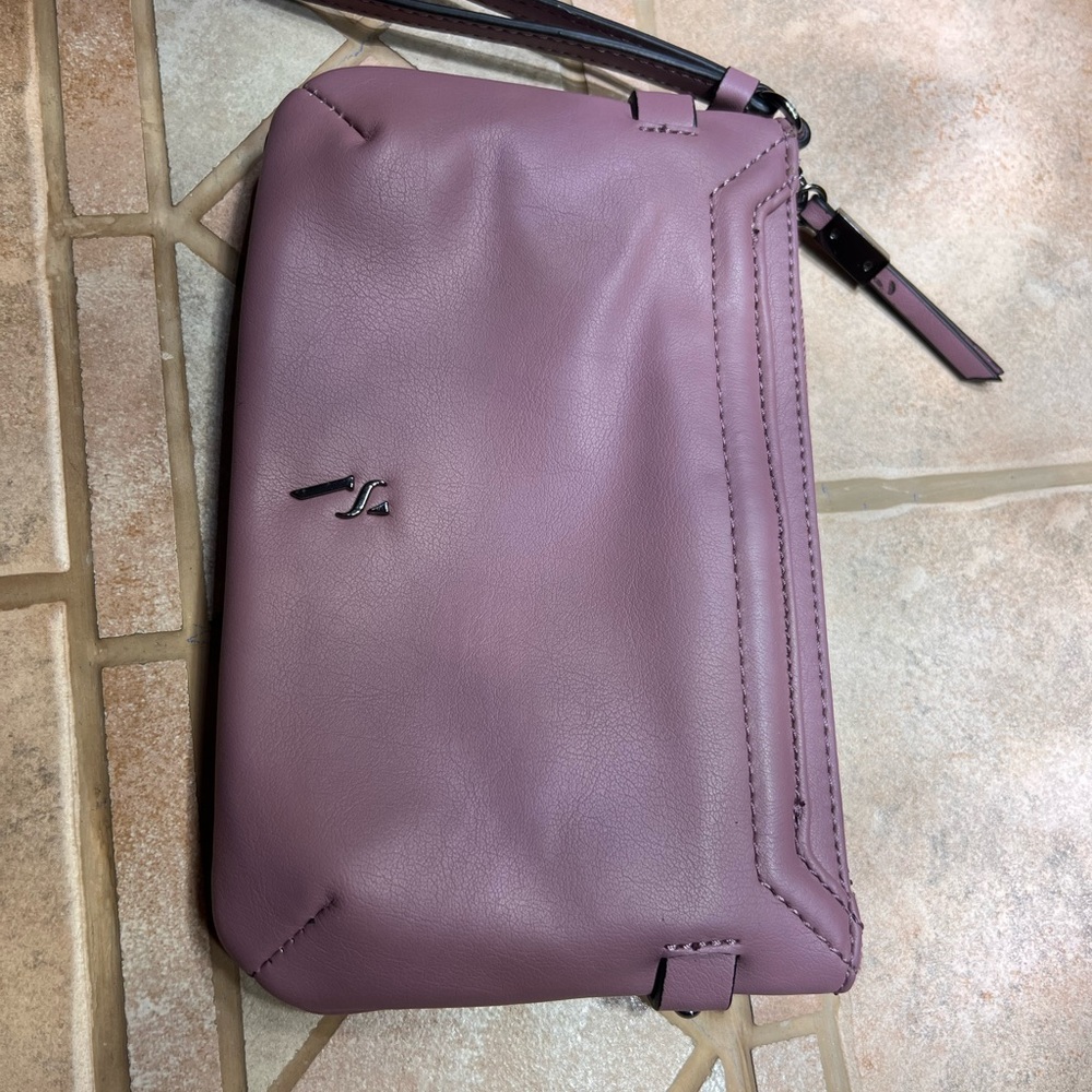 Small wristlet bag beautiful color Luce lake new is in berry good shape